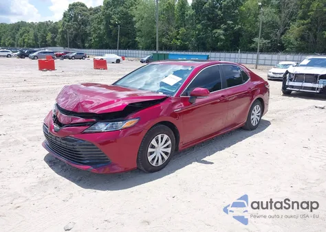 2020 Toyota Camry Le Hybrid z USA, uszkodzony, nr VIN 4T1E31AK7LU014070